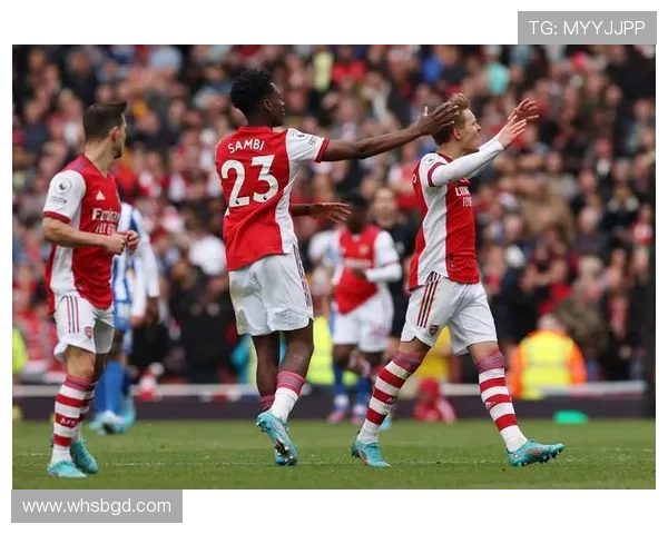 足球明星场外偶遇瞬间揭秘友谊与竞争交织的精彩故事