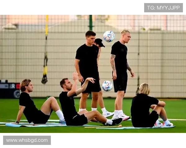 足球巨星亲临篮球俱乐部交流合作展现跨界魅力与运动精神